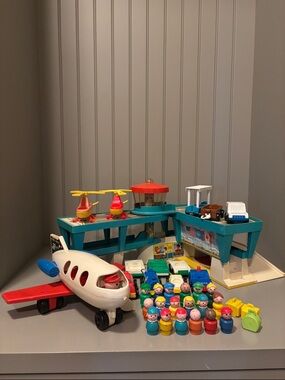 #999 Fisher-Price Vintage Airport Lot